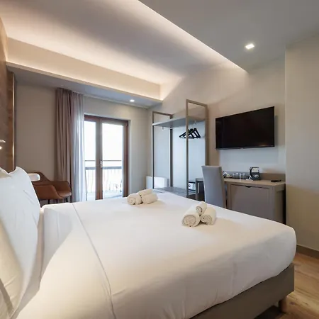 Hotel Lift 3*