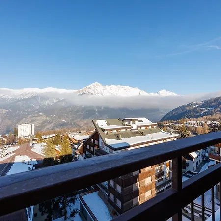 Hotel Lift 3*